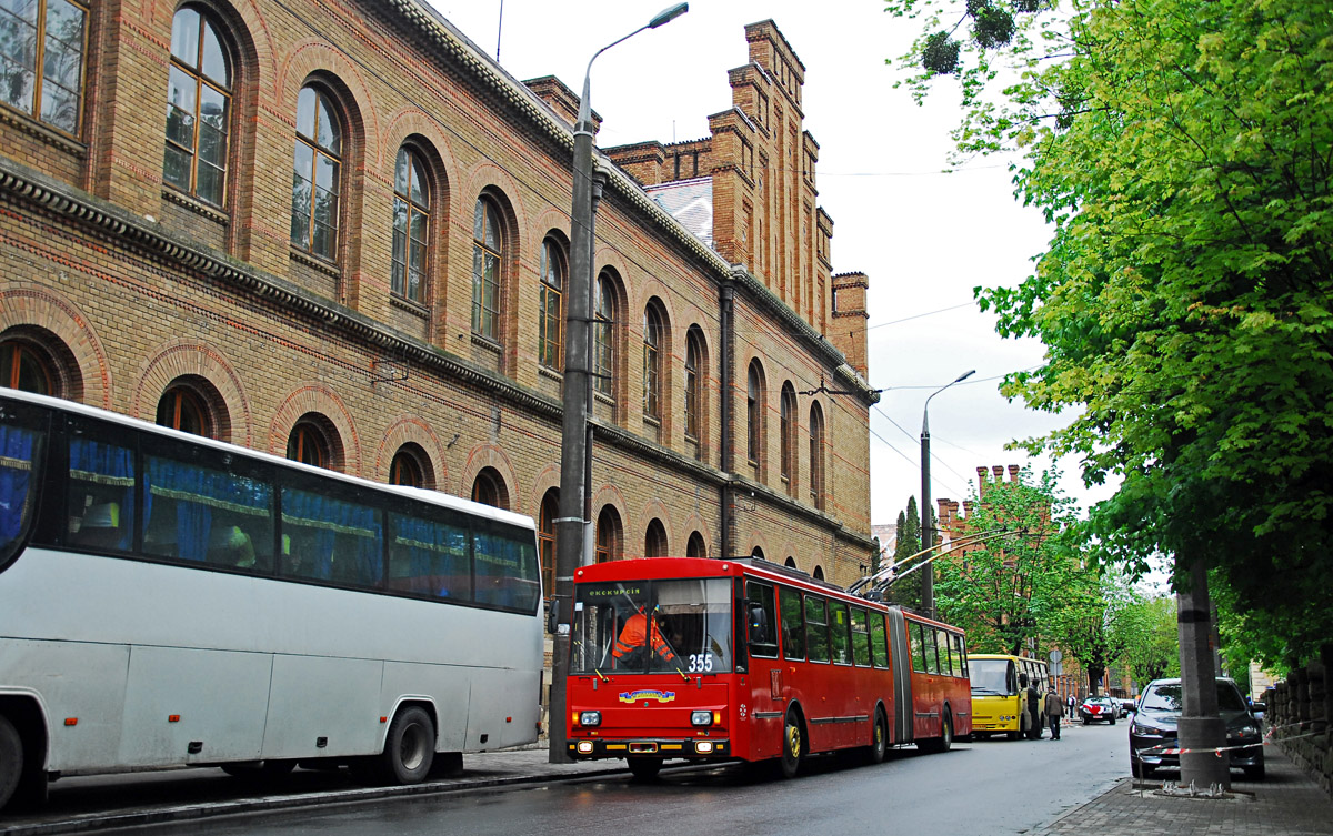 Черновцы, Škoda 15Tr07/6 № 355; Черновцы — Покатушки на троллейбусах Škoda 14Tr02 226 и Škoda 15Tr07/7 355, 30.04.2017.