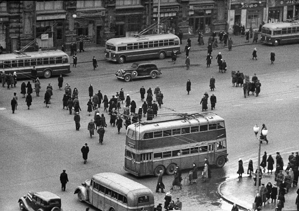 Москва, ЯТБ-3 № 1008; Москва — Исторические фотографии — Двухэтажные троллейбусы (1937-1953); Москва — Исторические фотографии — Трамвай и Троллейбус (1946-1991)