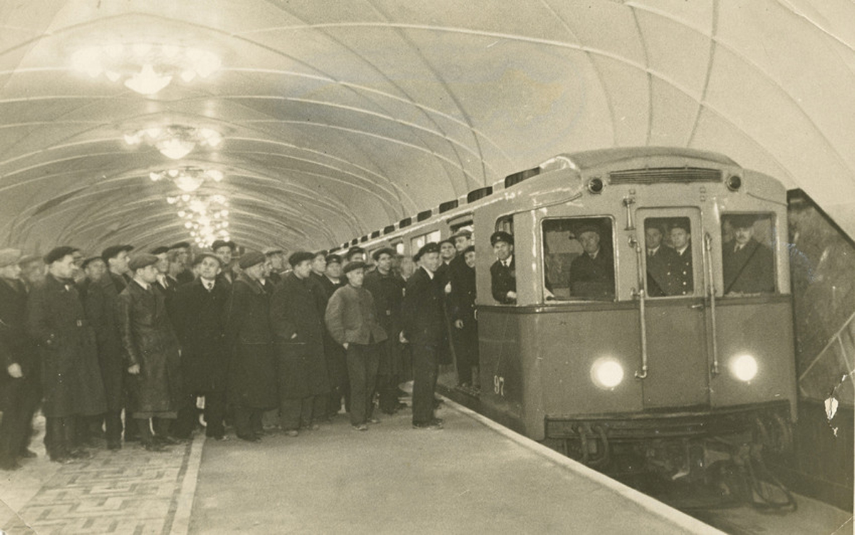 Первые станции метро москвы