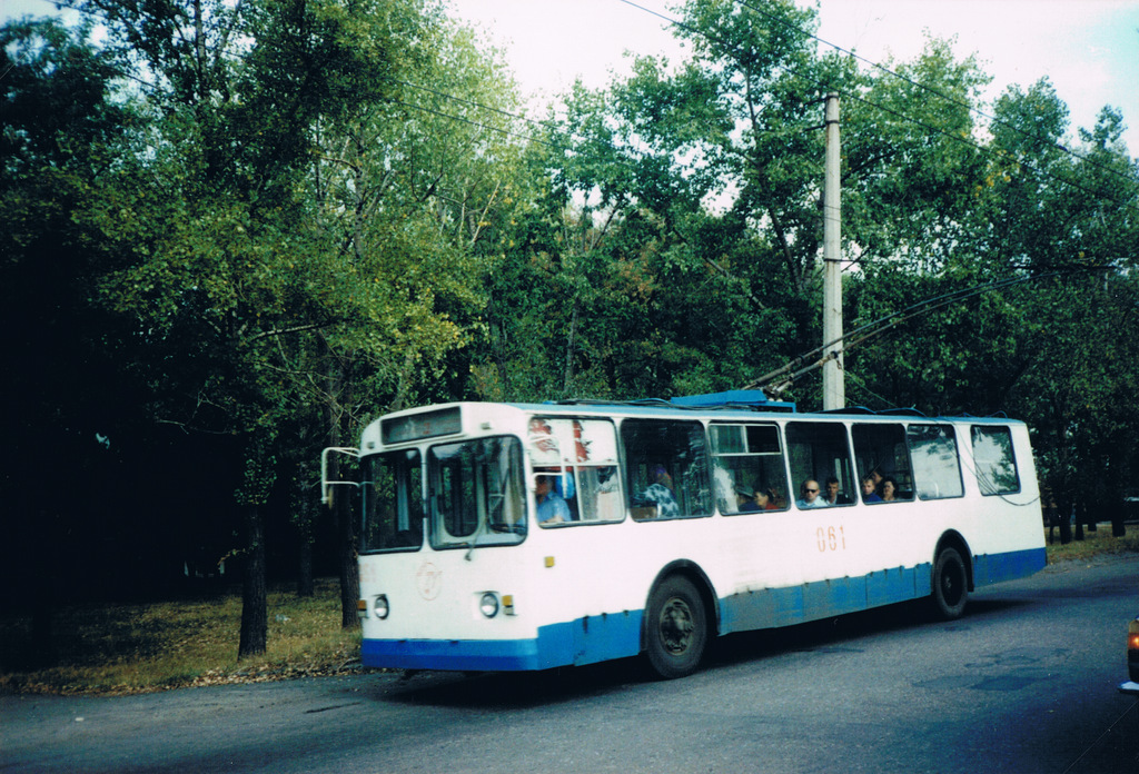 Lisiczańsk, ZiU-682V-012 [V0A] Nr 061; Lisiczańsk — Экскурсия для делегации из Германии, Дании, Великобритании и Испании 2.09.2001 года