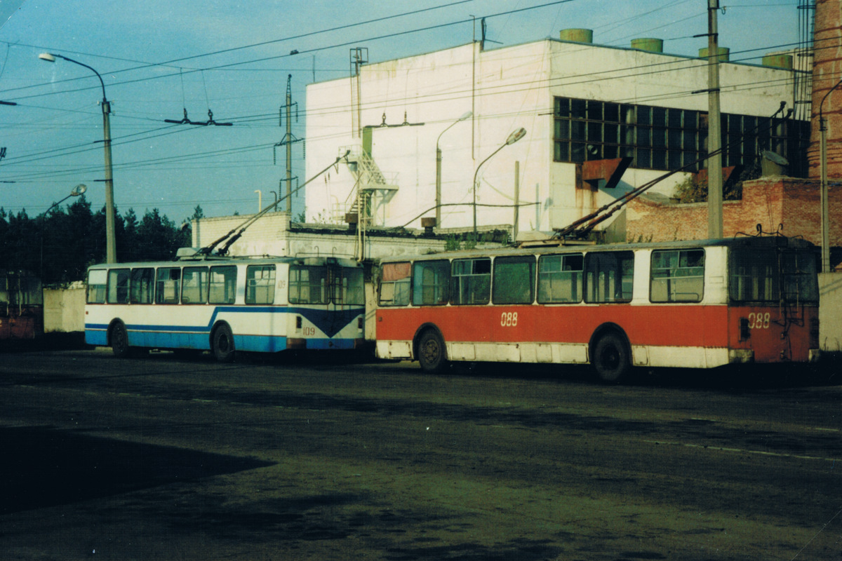 Северодонецк, ЗиУ-682В [В00] № 109; Северодонецк, ЗиУ-682В [В00] № 088; Северодонецк — Исторические фотографии