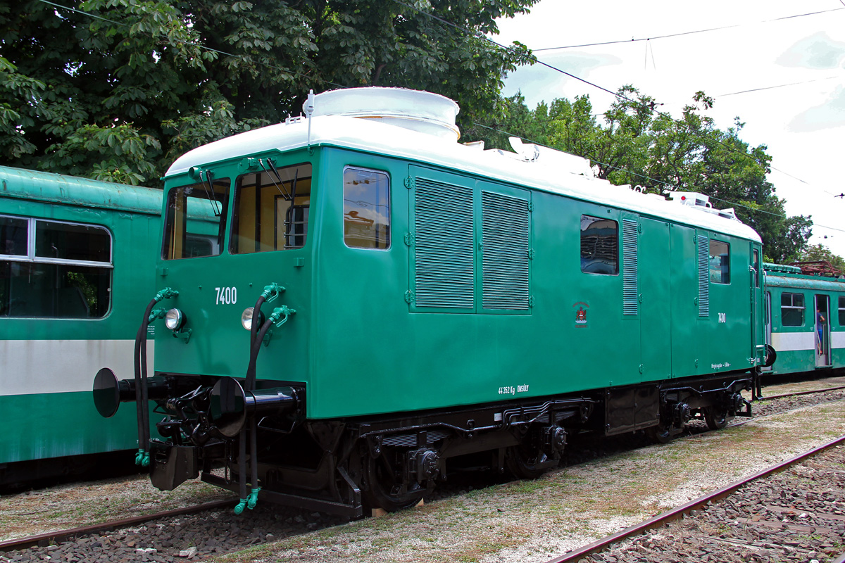 Budapest, Diesel locomotive Nr. 7400; Budapest — Museen