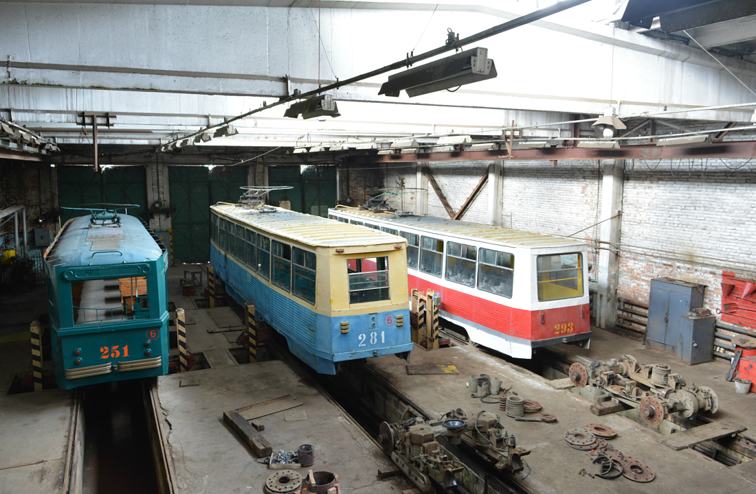 Vladivostoka, 71-605A № 281; Vladivostoka, RVZ-6M2 № 251; Vladivostoka — Miscellaneous photos; Vladivostoka — Trams' Maintenance and Parts
