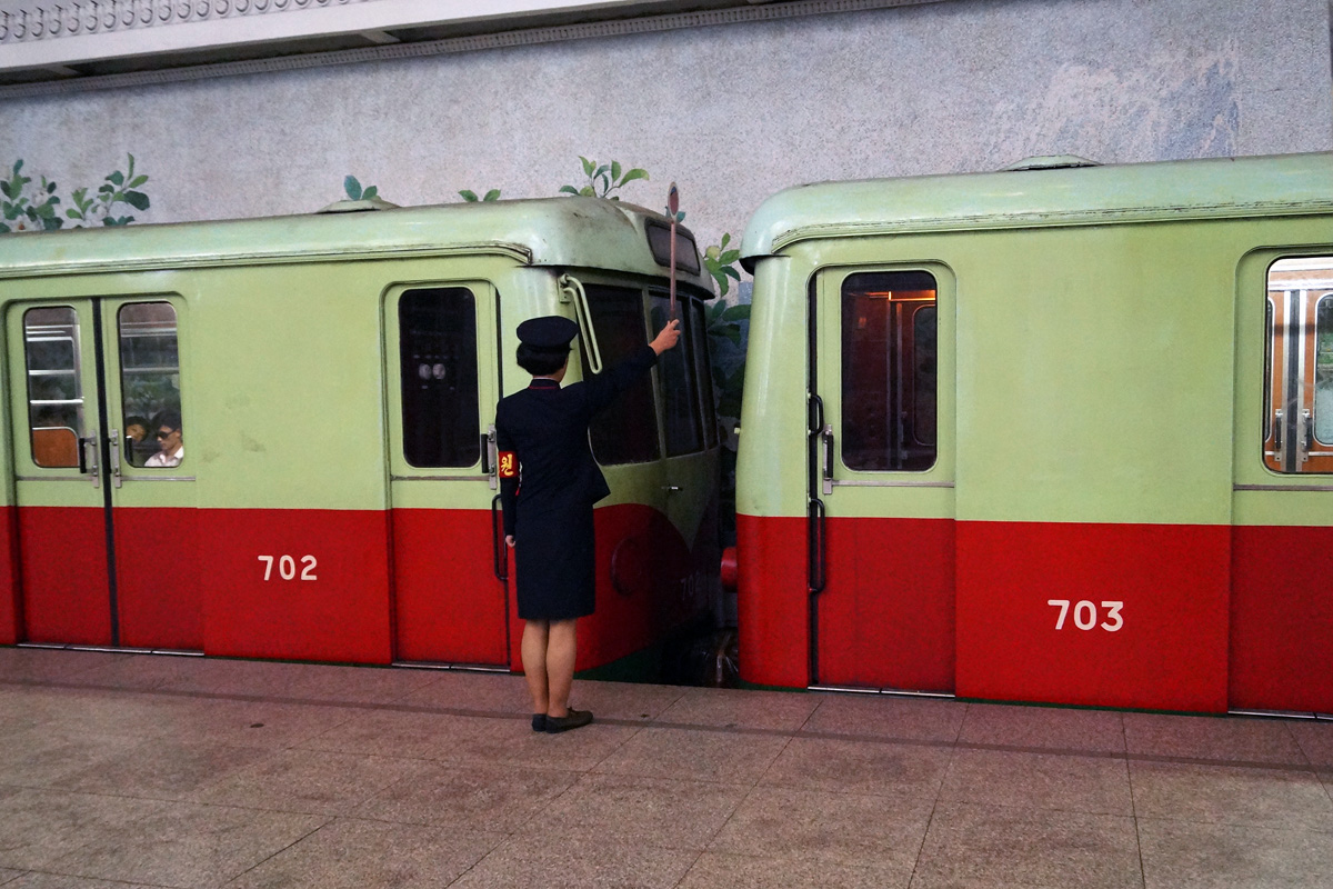 Pyongyang, BVG D № 702; Pyongyang, BVG D № 703; Pyongyang — Chŏllima Line (천리마선) — Yŏnggwang Station (영광); Pyongyang — Electric Transport Personnel