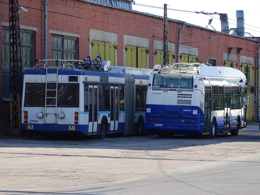 Ryga, BKM 333 nr. 27058; Ryga, Škoda 24Tr Irisbus Citelis nr. 29200