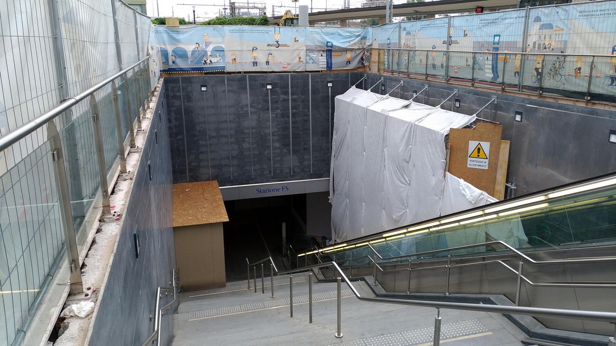 Brescia — Entry canopies construction