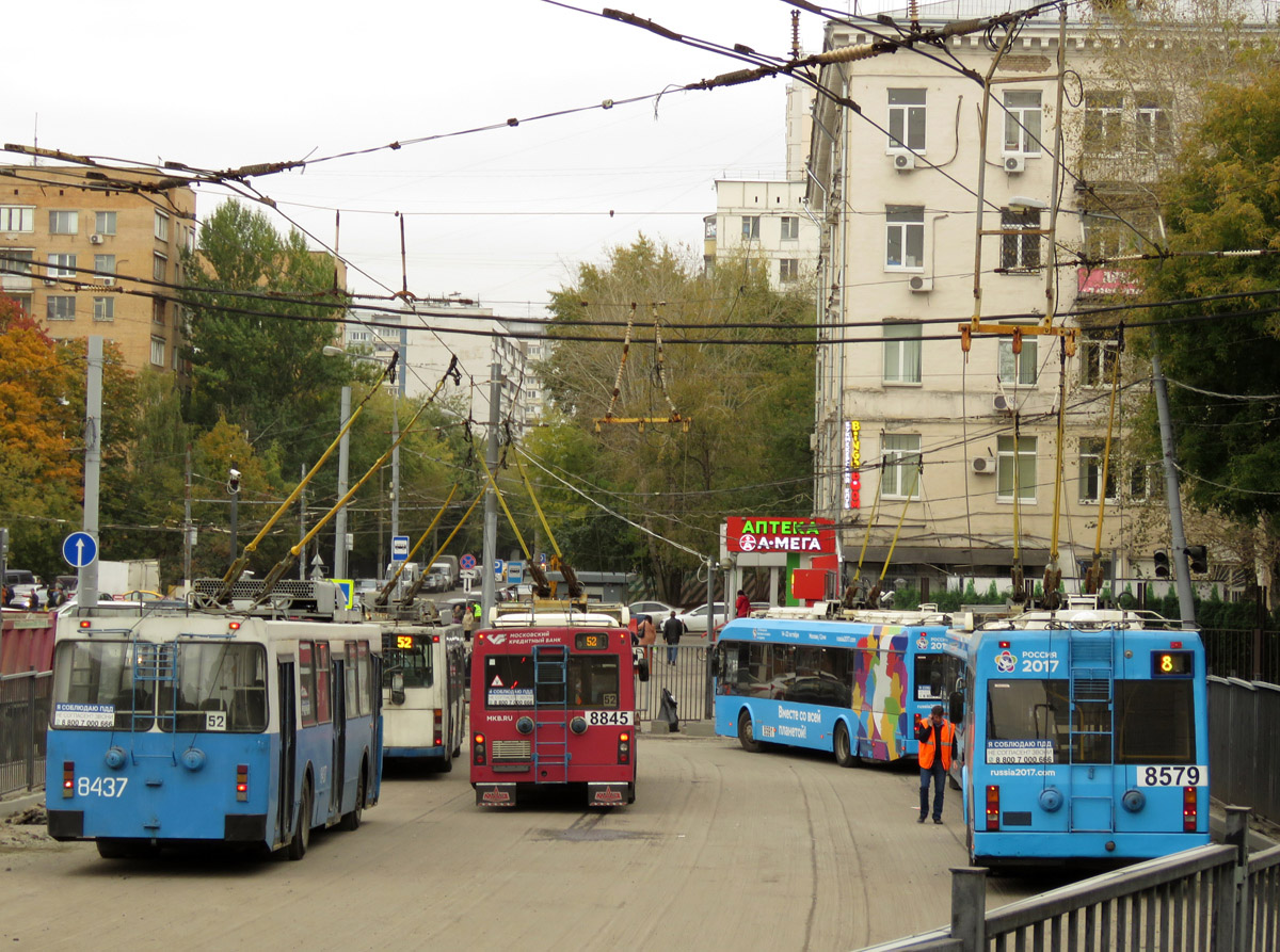 Москва, ЗиУ-682ГМ1 (с широкой передней дверью) № 8437; Москва, СВАРЗ-МАЗ-6235.00 № 8845