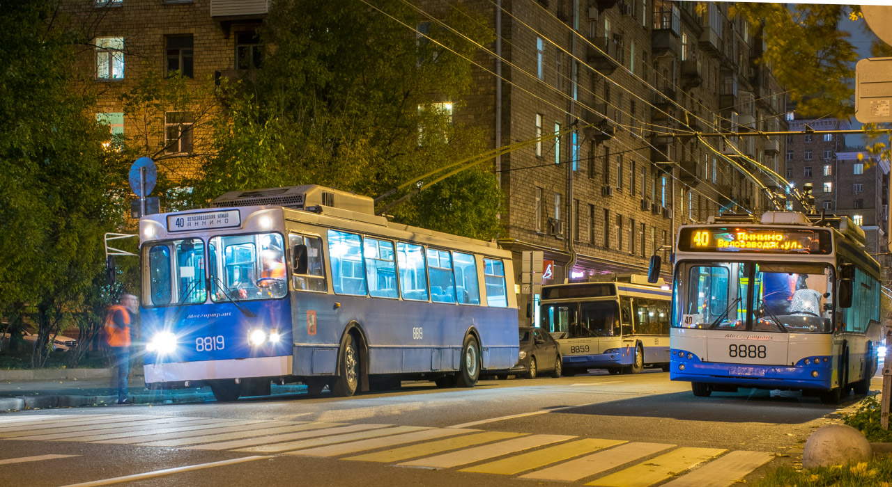 Москва, ЗиУ-682ГМ1 (с широкой передней дверью) № 8819; Москва, СВАРЗ-МАЗ-6235.00 № 8888