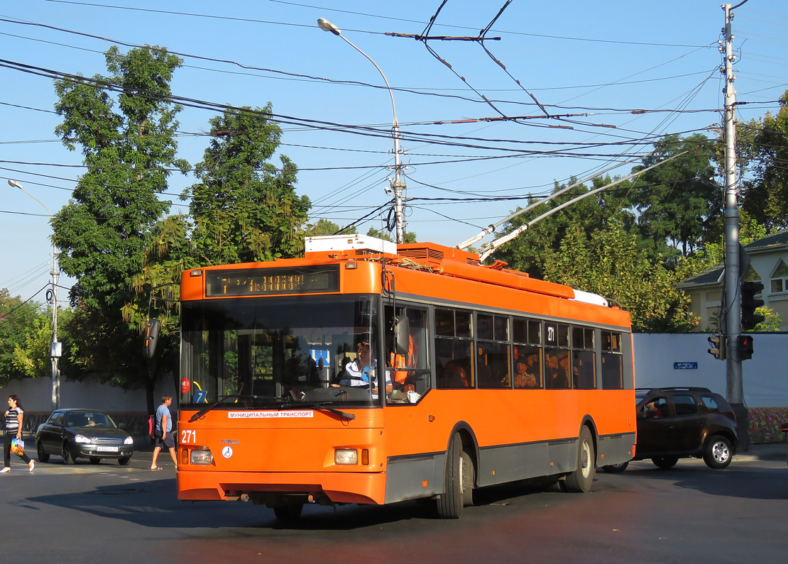 Каким троллейбусом добраться. Trolleybus SKINPACK Тролза-5275. Троллейбус Тролза 682 города Краснодар. Тролза 2001. Троллейбус Тролза Курск.