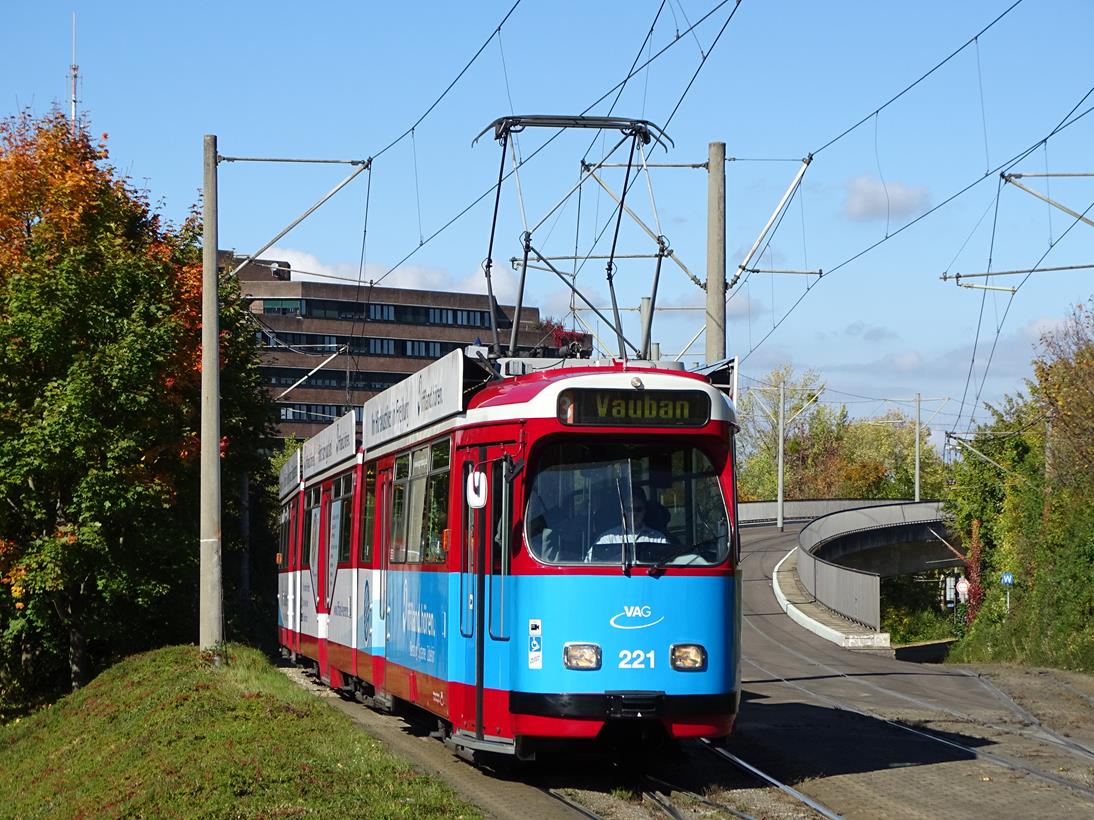 Freiburg im Breisgau, Duewag GT8NF nr. 221