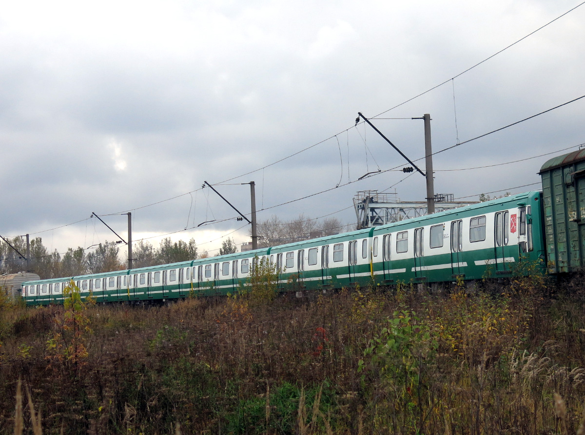 Saint-Petersburg, 81-722.3 (OEVRZ) č. 22080; Saint-Petersburg — Metro — Transport of subway cars by railway