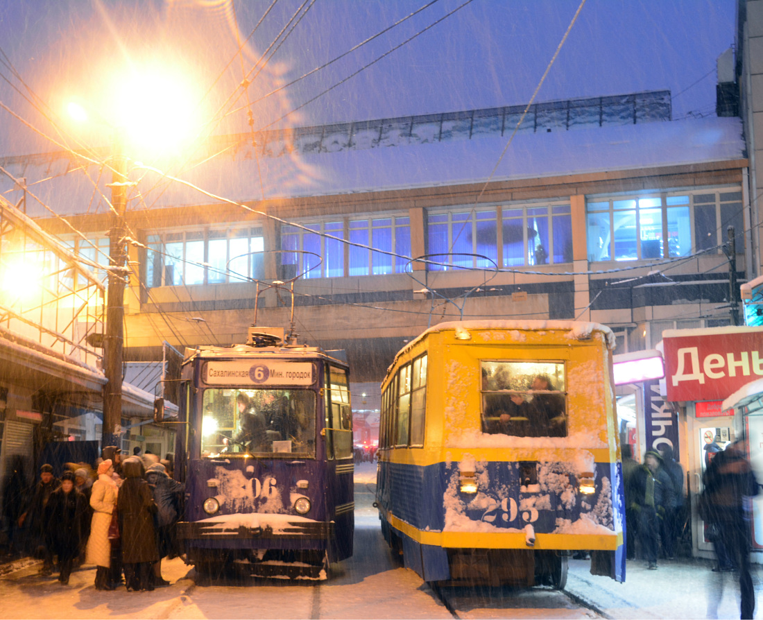 Vladivostok, 71-605 (KTM-5M3) Nr 295; Vladivostok, 71-132 (LM-93) Nr 306; Vladivostok — Snowfalls