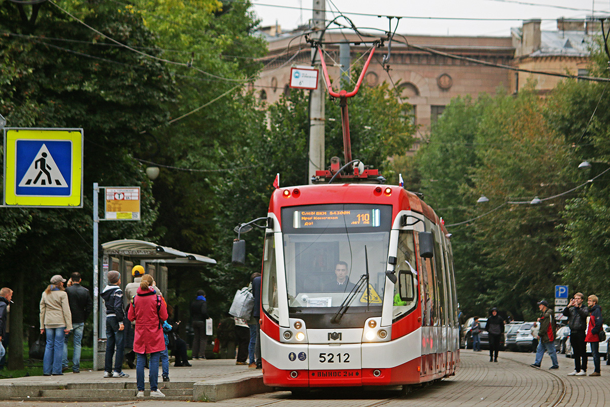Szentpétervár, BKM 84300M — 5212; Szentpétervár — 110 Years of St. Petersburg Tramway Parade