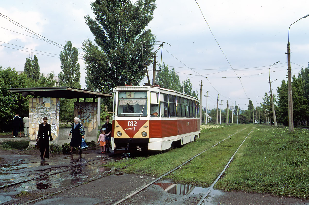 Makiivka, 71-605 (KTM-5M3) # 182; Makiivka — Photos by Thierry Hamal — 05.2000