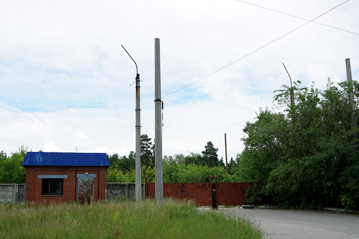 Szizran — Remains of Trolleybus Lines and Infrastructure