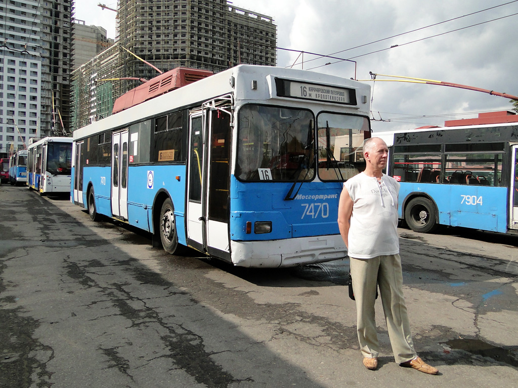 Electric transport employees