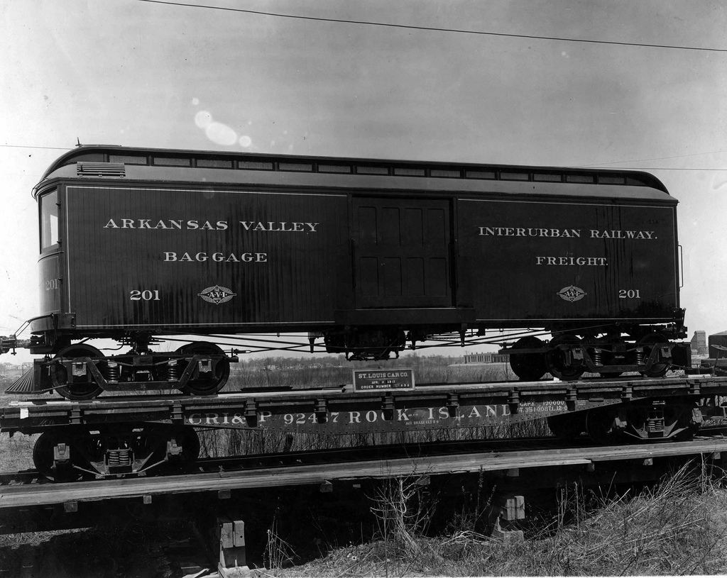 Wichita, St. Louis 4-axle motor car č. 201; Wichita — Arkansas Valley Interurban; St. Louis — New cars of the St. Louis Car Co.