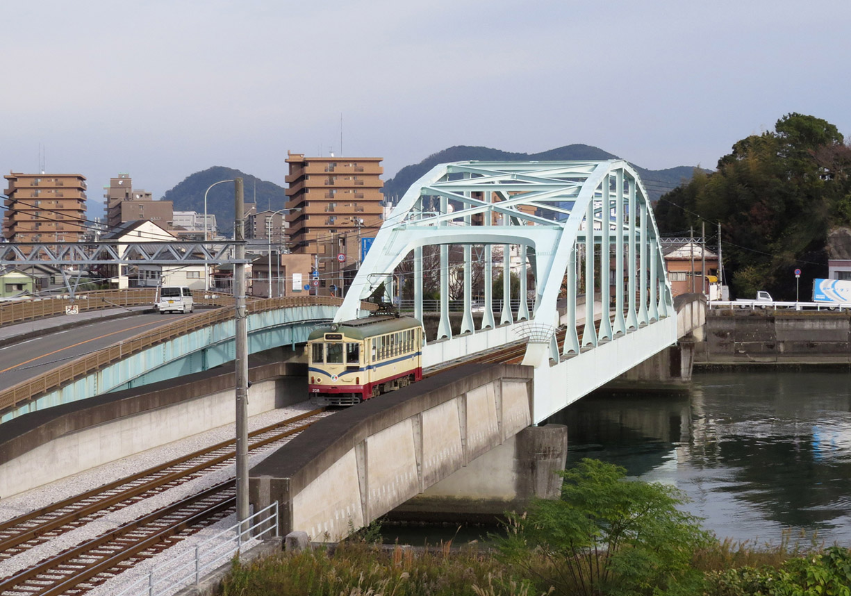 Коти, Hitachi № 208; Коти — Трамвайные линии и инфраструктура