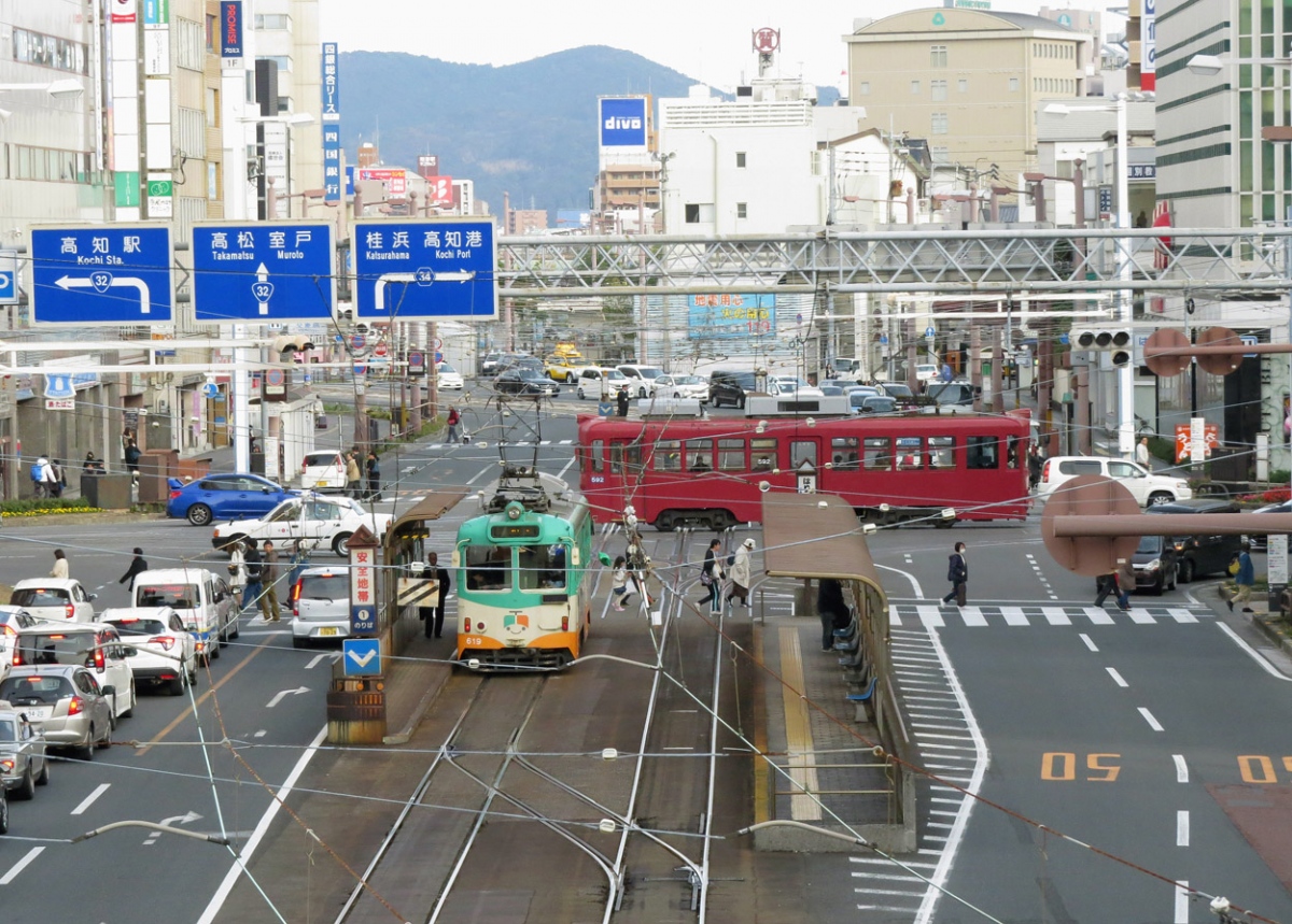 Kochi, Tosaden N°. 619; Kochi, Nippon Sharyō N°. 592; Kochi — Tramway Lines and Infrastructure