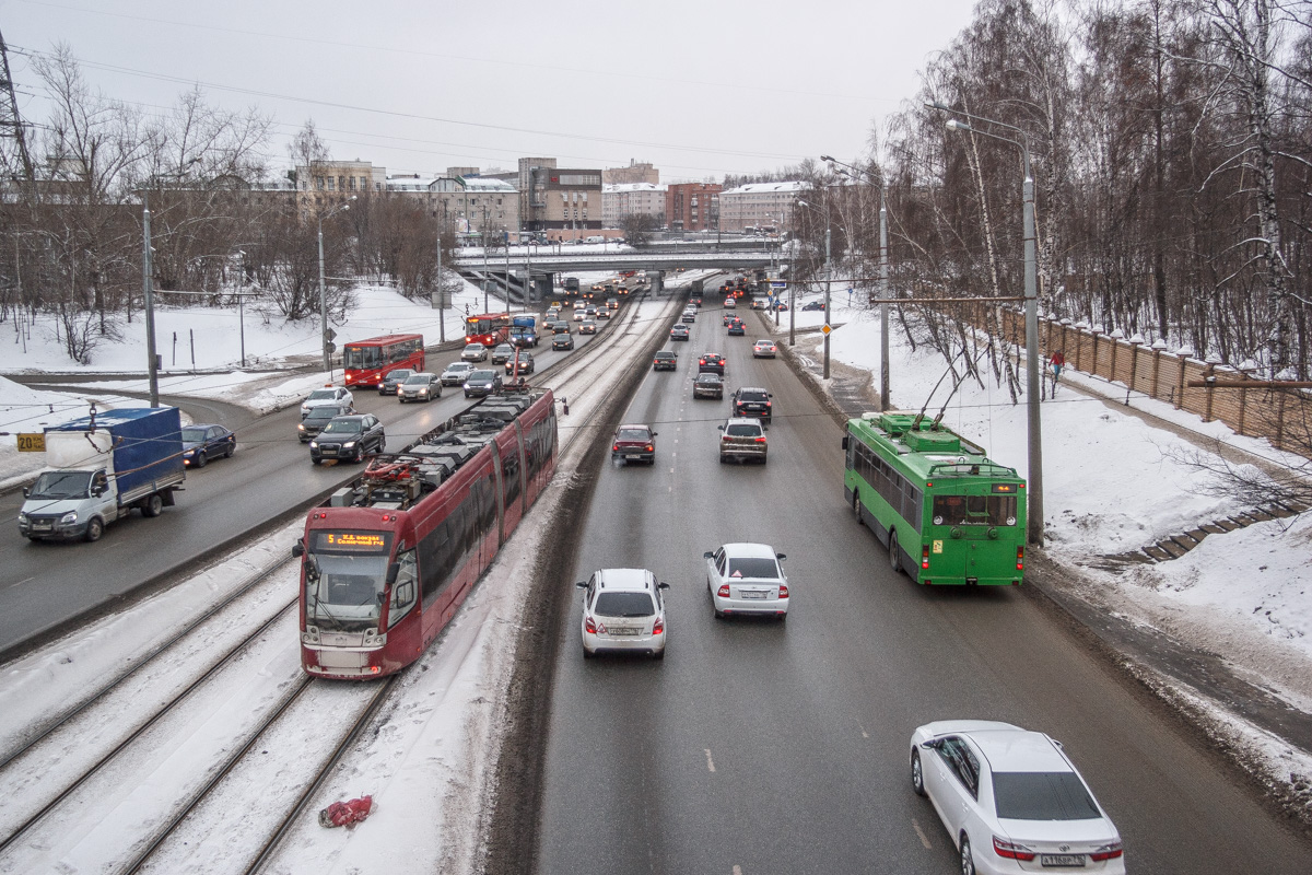 ყაზანი, BKM 84300M № 1302; ყაზანი, Trolza-5275.03 “Optima” № 1404