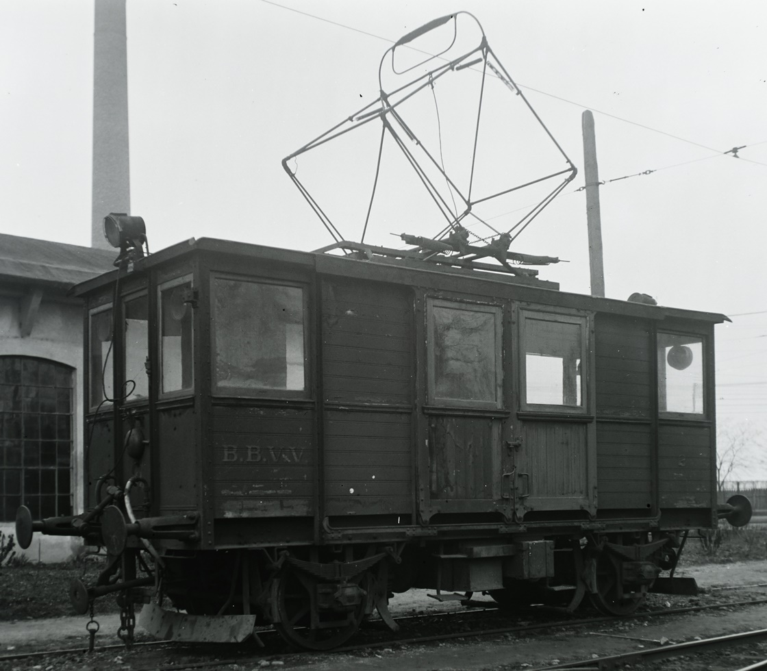 Budapest, Freight motor car — L 2002; Budapest — Helyi érdekű vasút; Budapest — Villamos kocsiszínek