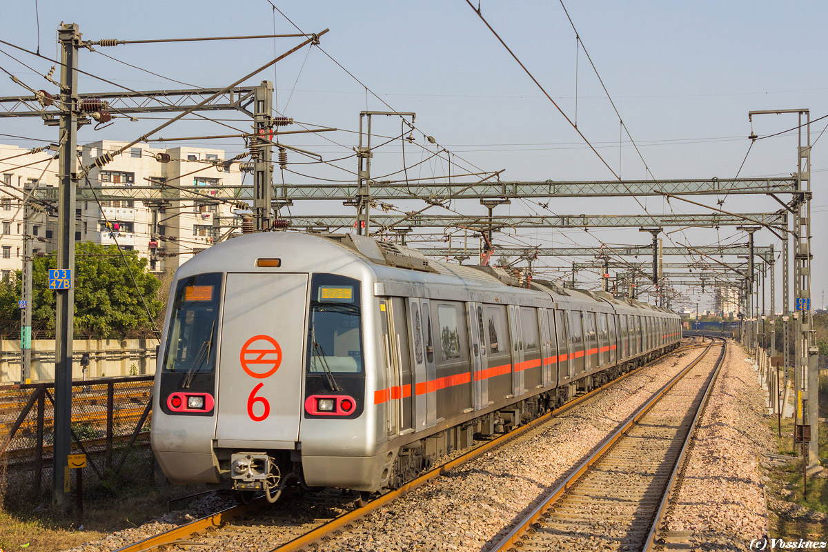 New Delhi — Metro
