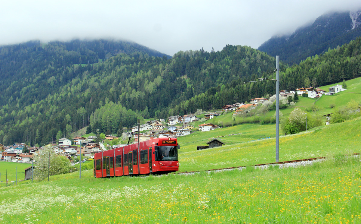 Innsbruck, Bombardier Flexity Outlook — 352; Innsbruck — Stubaitalbahn