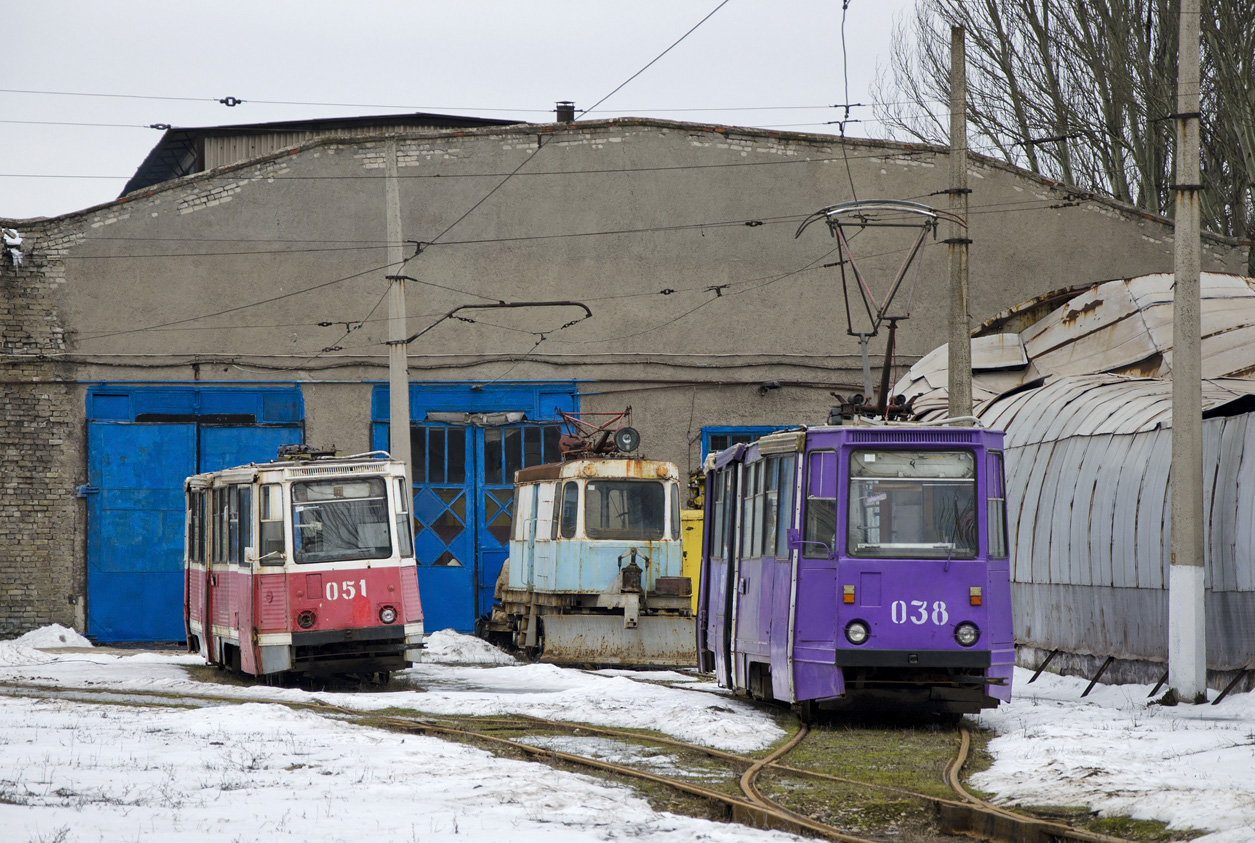 Jenakijevė, 71-605 (KTM-5M3) nr. 051; Jenakijevė, 71-605 (KTM-5M3) nr. 038; Jenakijevė, GS-4 nr. ГС-1