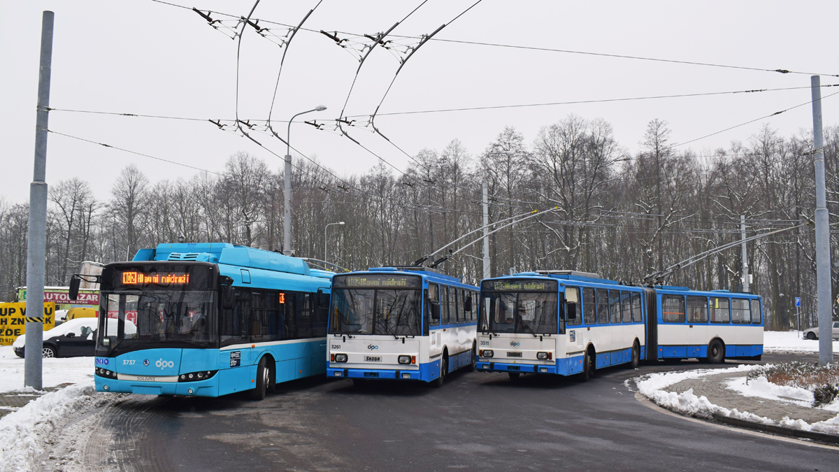 Ostrava, Škoda 14TrM nr. 3261; Ostrava, Škoda 15TrM nr. 3511; Ostrava, Škoda 26Tr Solaris III nr. 3737; Ostrava — 10.2.2018 — (Farewell) trip with Škoda 14TrM 3261 and Škoda 15TrM 3511 trolleybuses