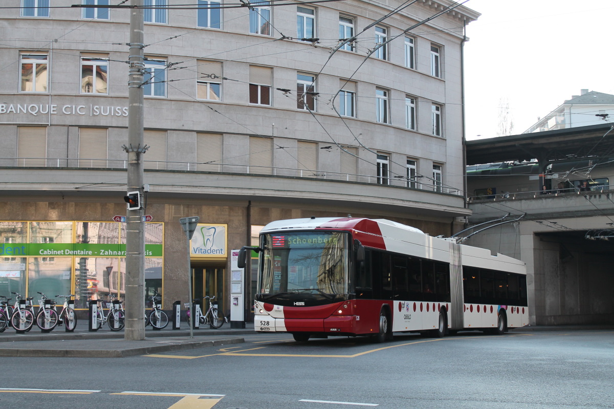 Fribourg, Hess SwissTrolley 3 (BGT-N2C) nr. 528