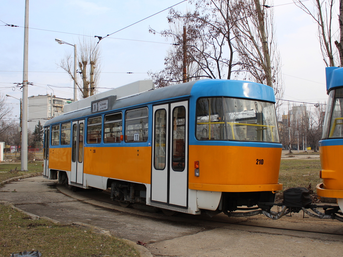 Szófia, Tatra B4DC — 210