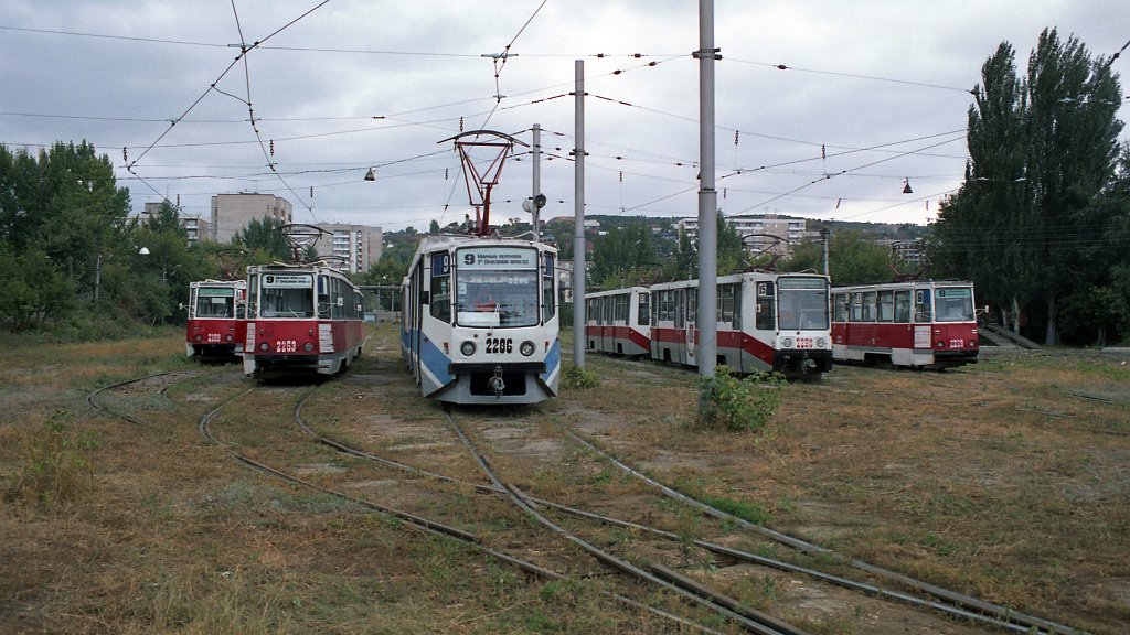 Saratow, 71-605 (KTM-5M3) Nr. 2253; Saratow, 71-608KM Nr. 2286; Saratow — Tramway depot # 2