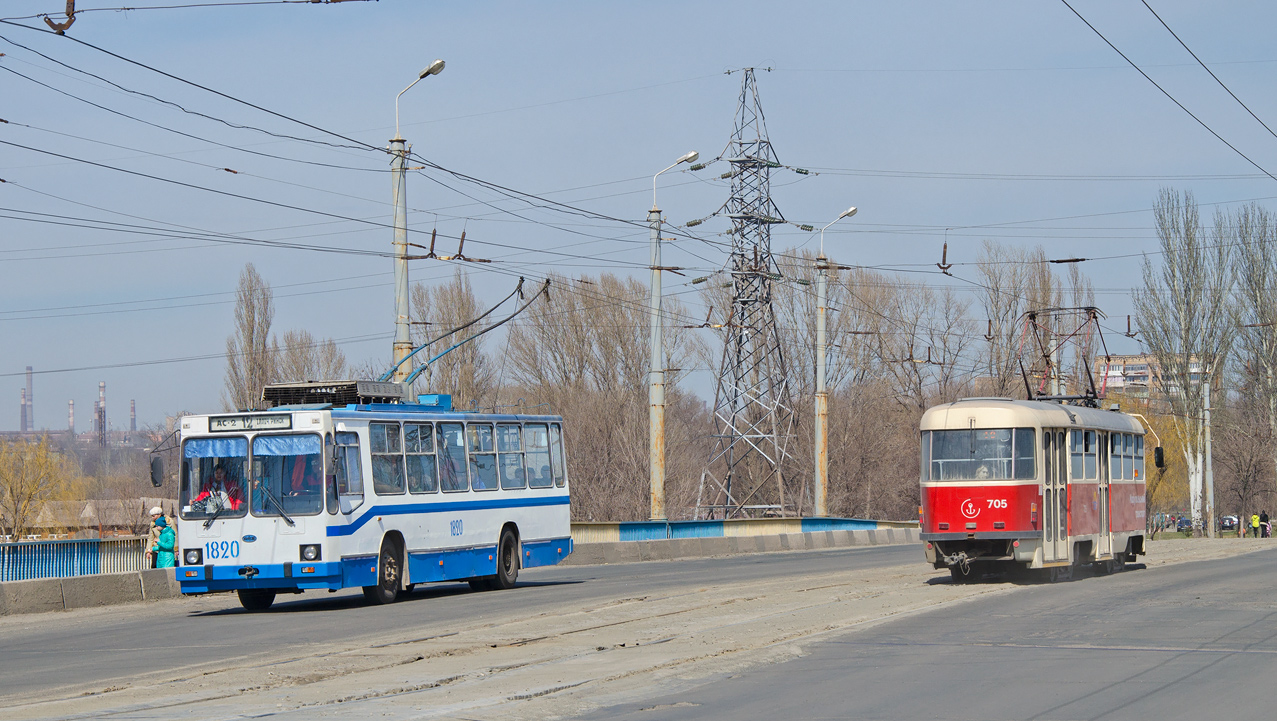 Мариуполь, ЮМЗ Т2 № 1820; Мариуполь, Tatra T3SUCS № 705