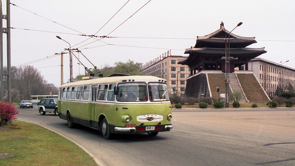 Pyongyang, Chollima 70 č. 801; Pyongyang — Historical photos — Tramway and Trolleybus (1991+)