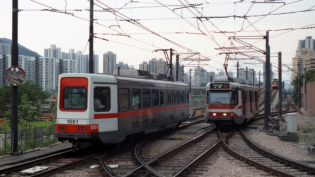 Гонконг, Comeng Phase 1 LRV № 1061; Гонконг, Comeng A2 Class № 1077
