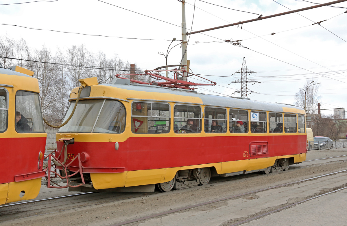 Jekatěrinburg, Tatra T3SU (2-door) č. 075