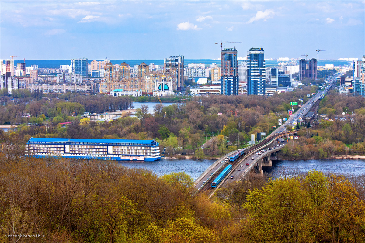 Kyiv — Metro — Line M1 (red)