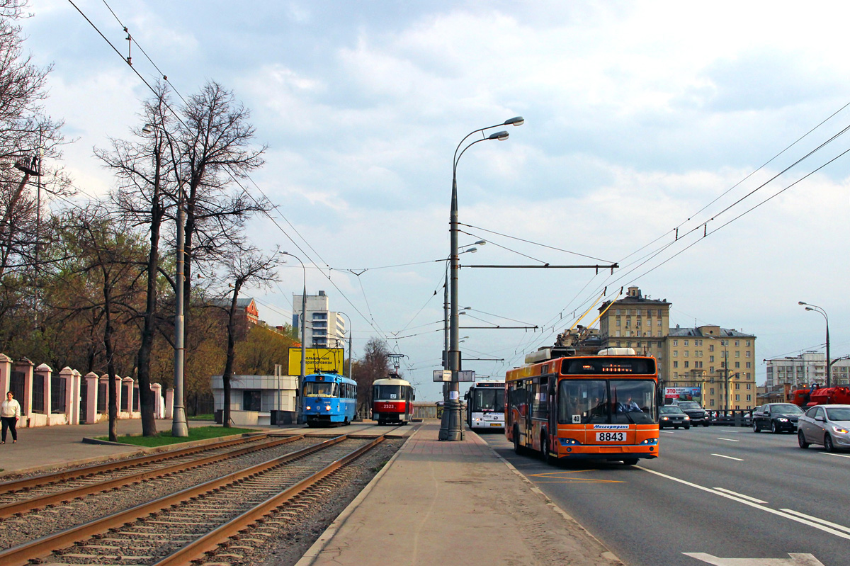 Moskva, SVARZ-MAZ-6235.00 č. 8843; Moskva — Tram lines: South Administrative District; Moskva — Trolleybus lines: South Administrative District