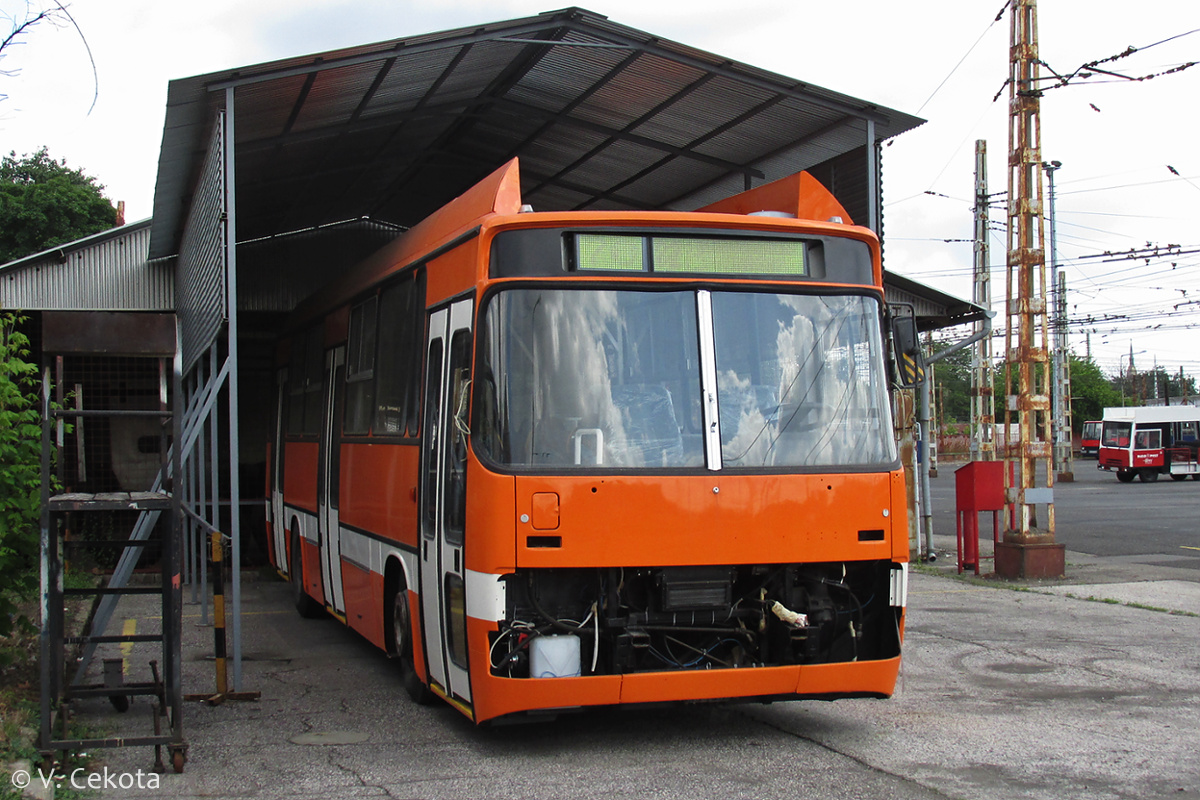 Budapešť, Ikarus 263GT č. P-04099; Budapešť — Trolleybus depot