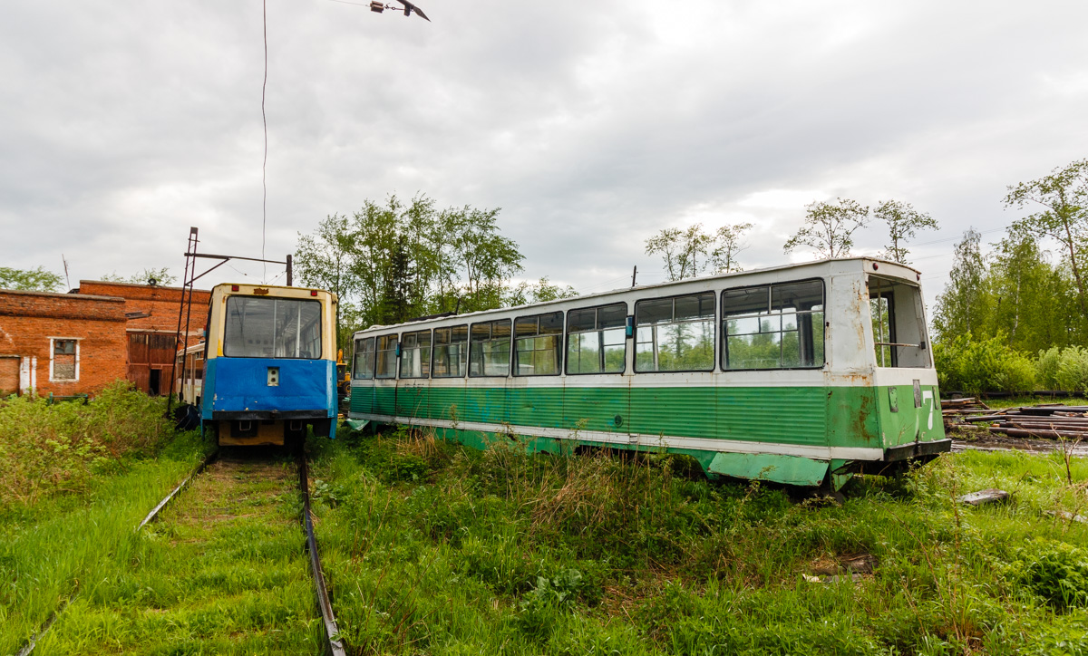 Woltschansk, 71-605 (KTM-5M3) Nr. 8; Woltschansk, 71-605 (KTM-5M3) Nr. 7; Woltschansk — Tram depot & Volchanka terminal