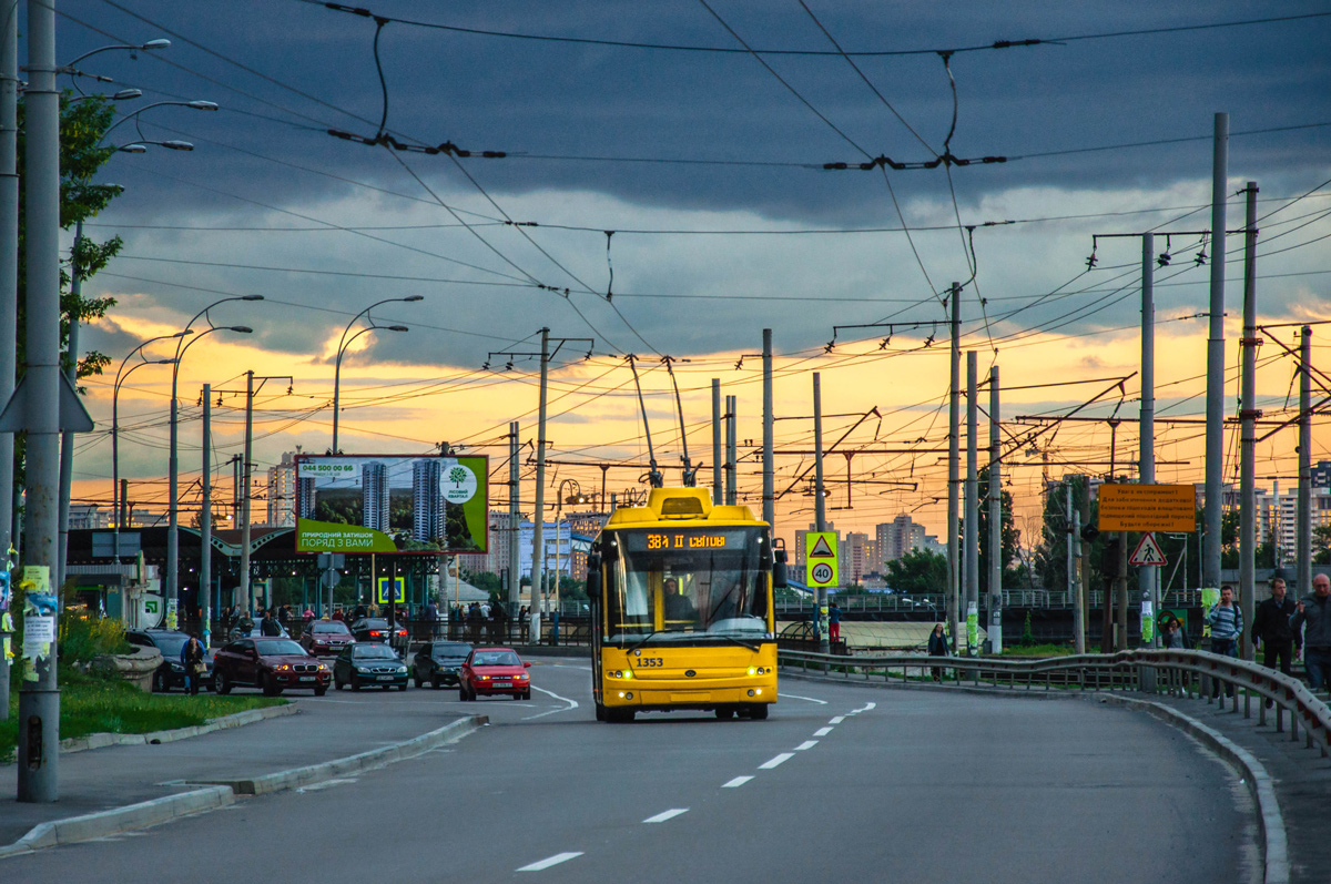 Kijev — Trolleybus Lines: Center, Pechersk, Zvirynets, Vydubychi