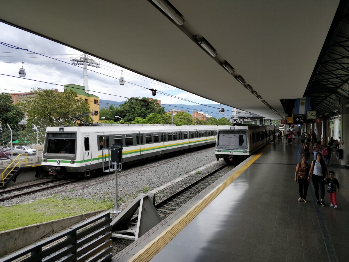 Medellin, Siemens-MAN Metro Medellin č. 24; Medellin, Siemens-MAN Metro Medellin č. 11; Medellin — Metro de Medellín — Línea B