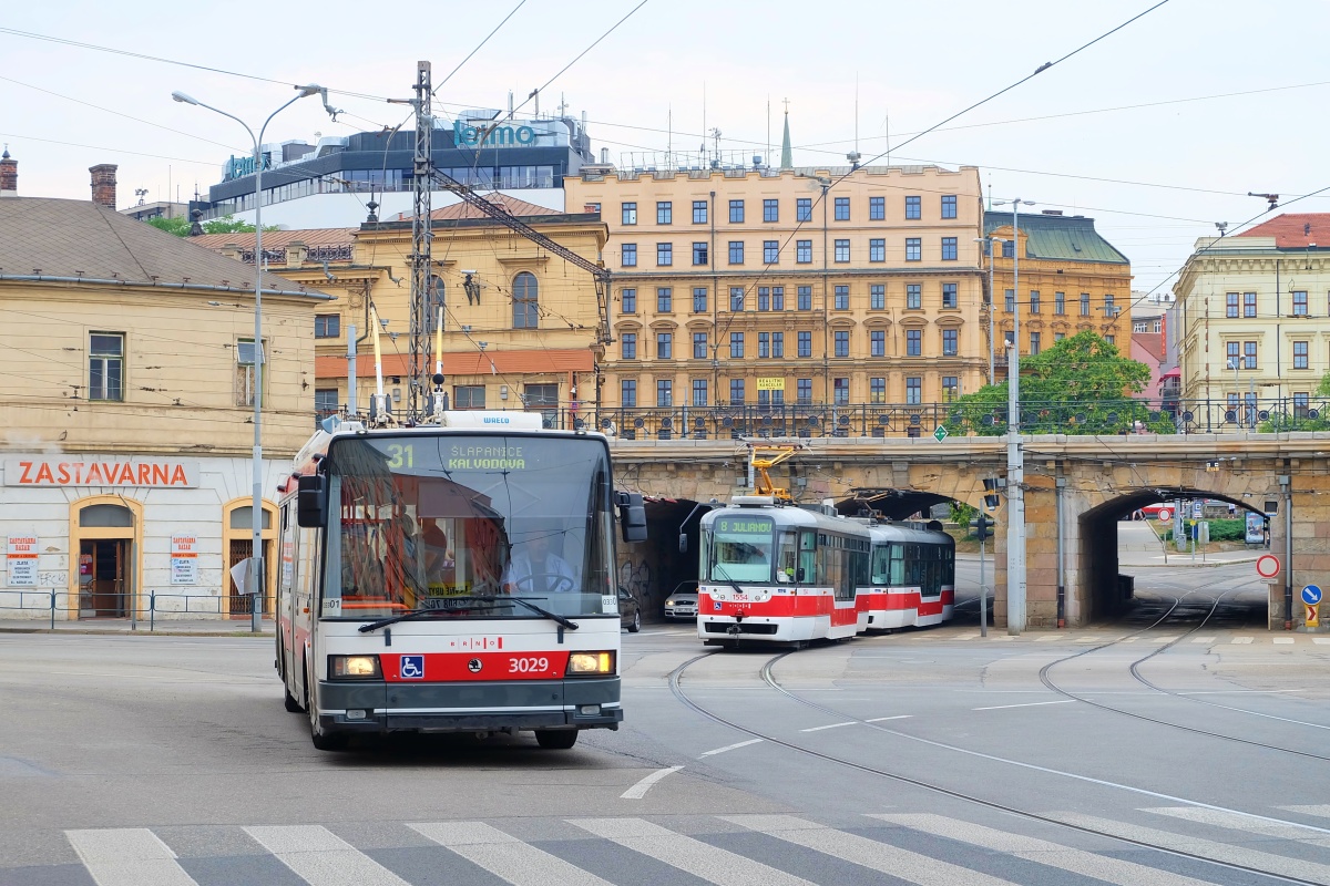 Брно, Škoda 21Tr № 3029; Брно, Vario LFR.E № 1554