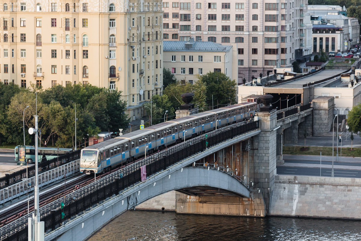 Москва — Метрополитен — [4] Филёвская линия