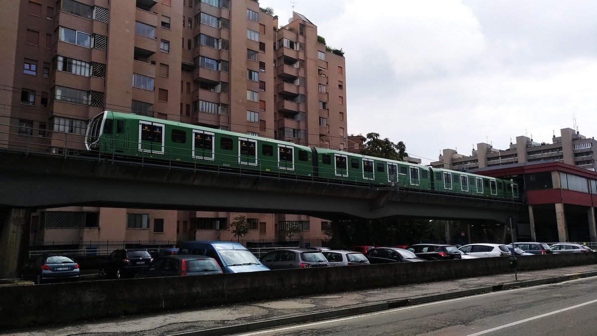 Милан, AnsaldoBreda Leonardo № 581+582; Милан — Метрополитен — Линия M2