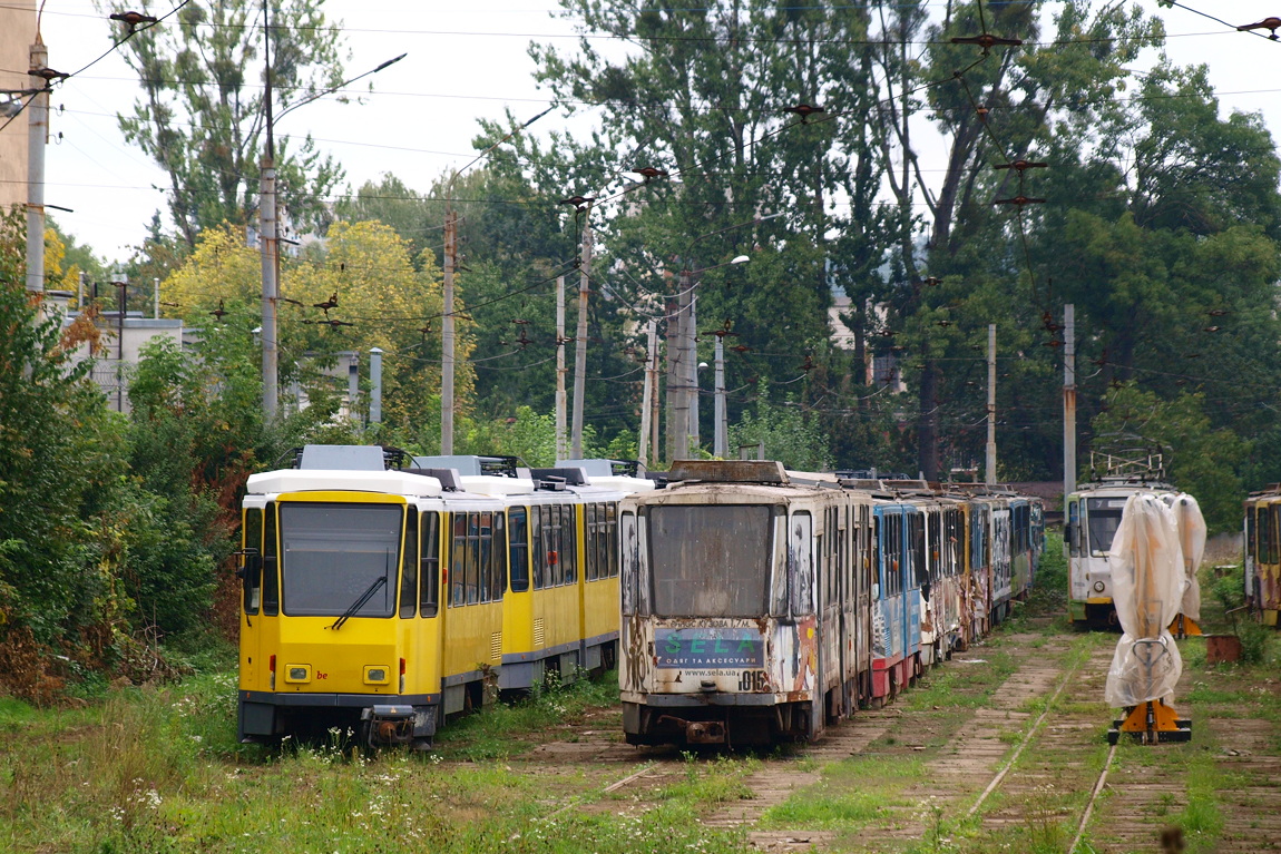 Львов, Tatra KT4DM № 1195; Львов, Tatra KT4SU № 1015