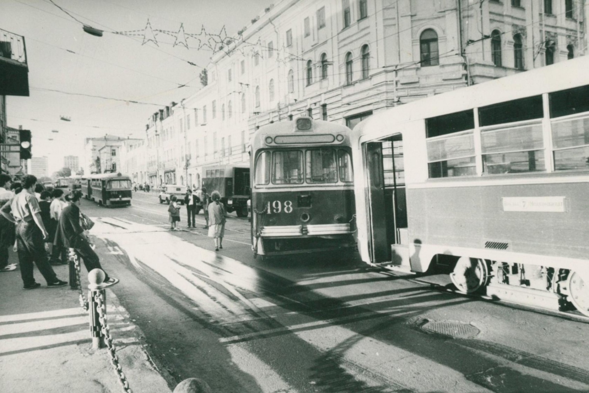 Владивосток, РВЗ-6М2 № 198; Владивосток — Исторические фотографии — трамвай (1971-1990); Владивосток — Происшествия