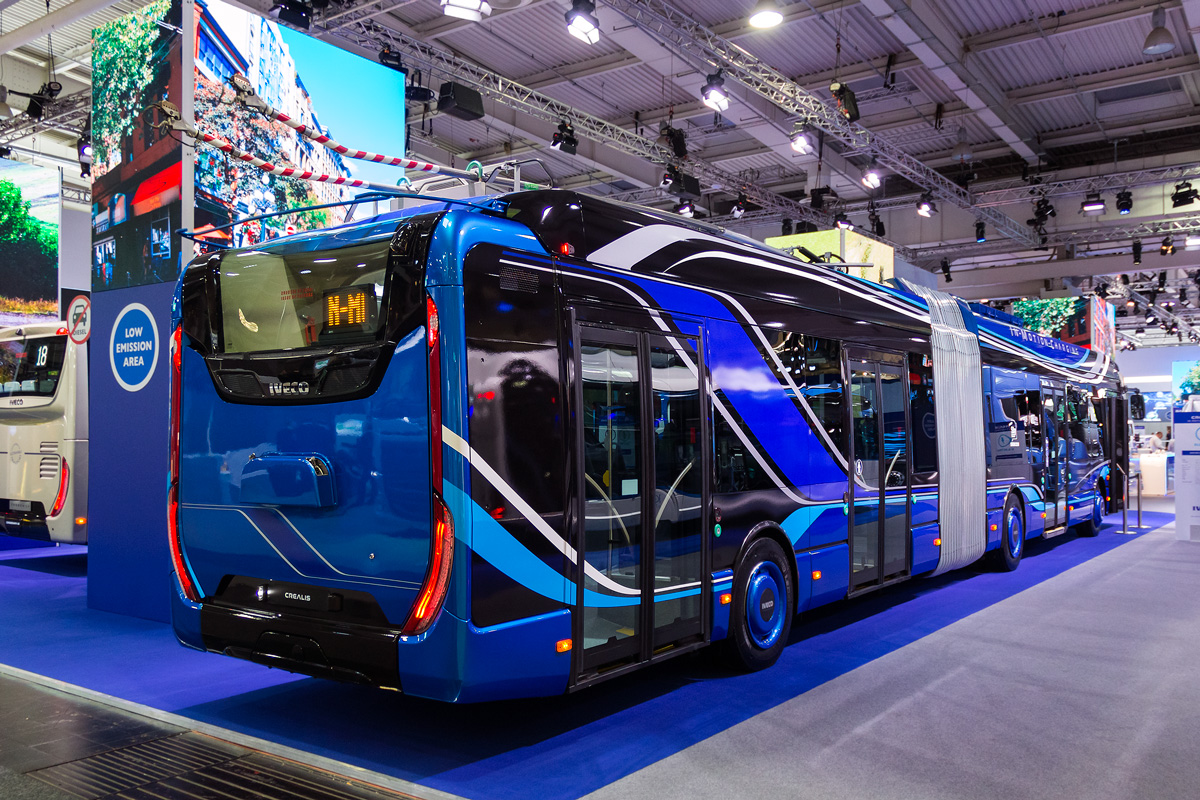 Виды электробусов. Ивеко электробусы. Троллейбус будущего. Электробус двойной. Электробус будущего.