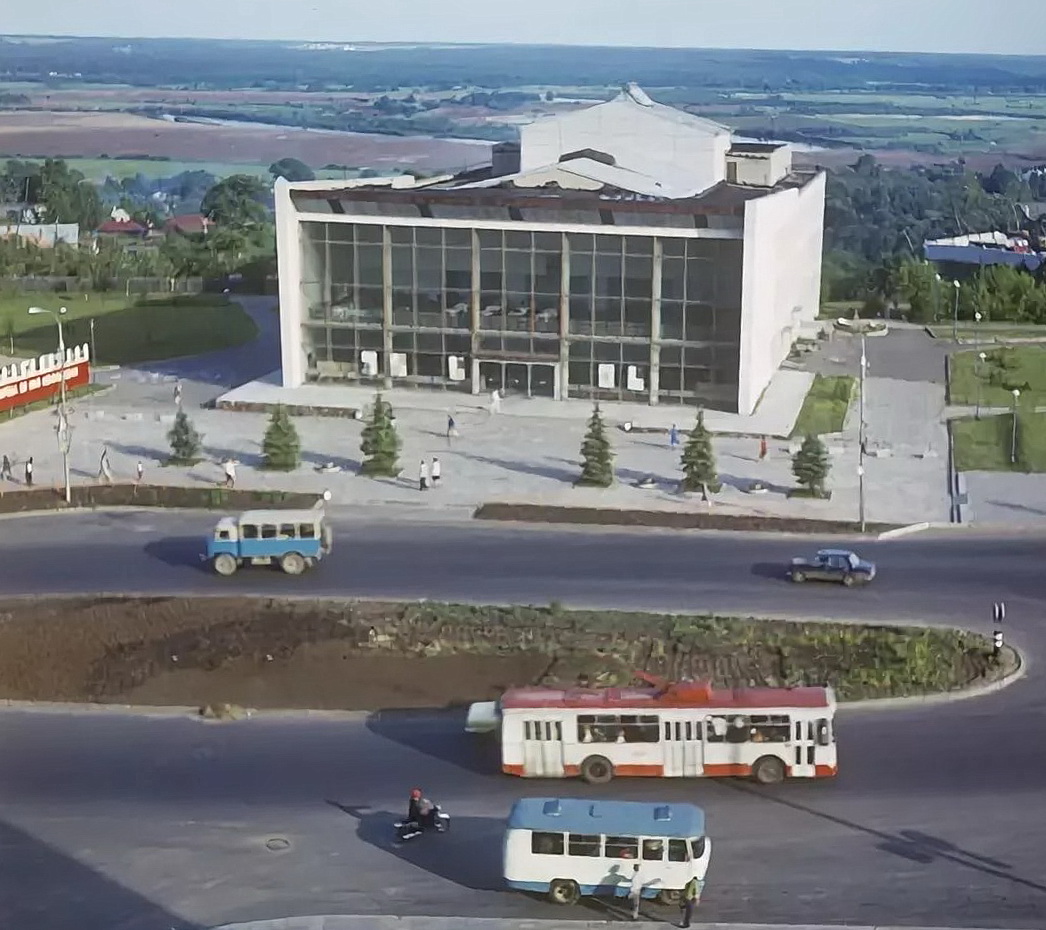 театральная площадь во владимире