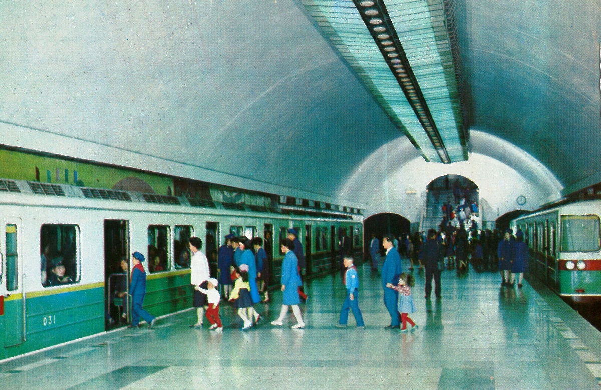 Pyongyang, DK4 № 031; Pyongyang — Chŏllima Line (천리마선) — Kaesŏn Station (개선)